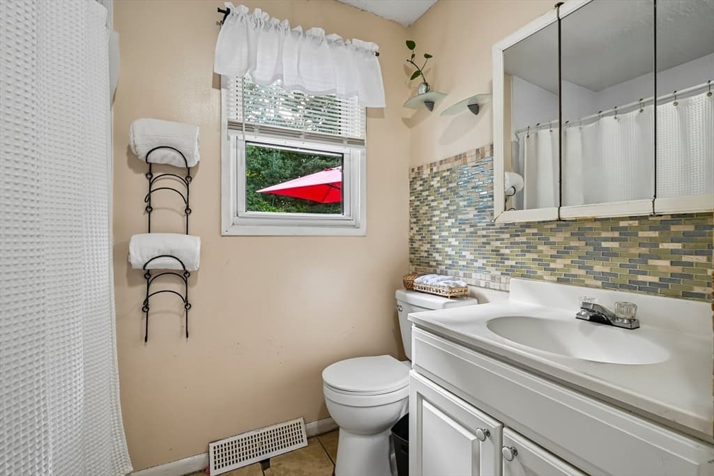 12 Barnard Rd, Lawrence MA 01843 photo 14