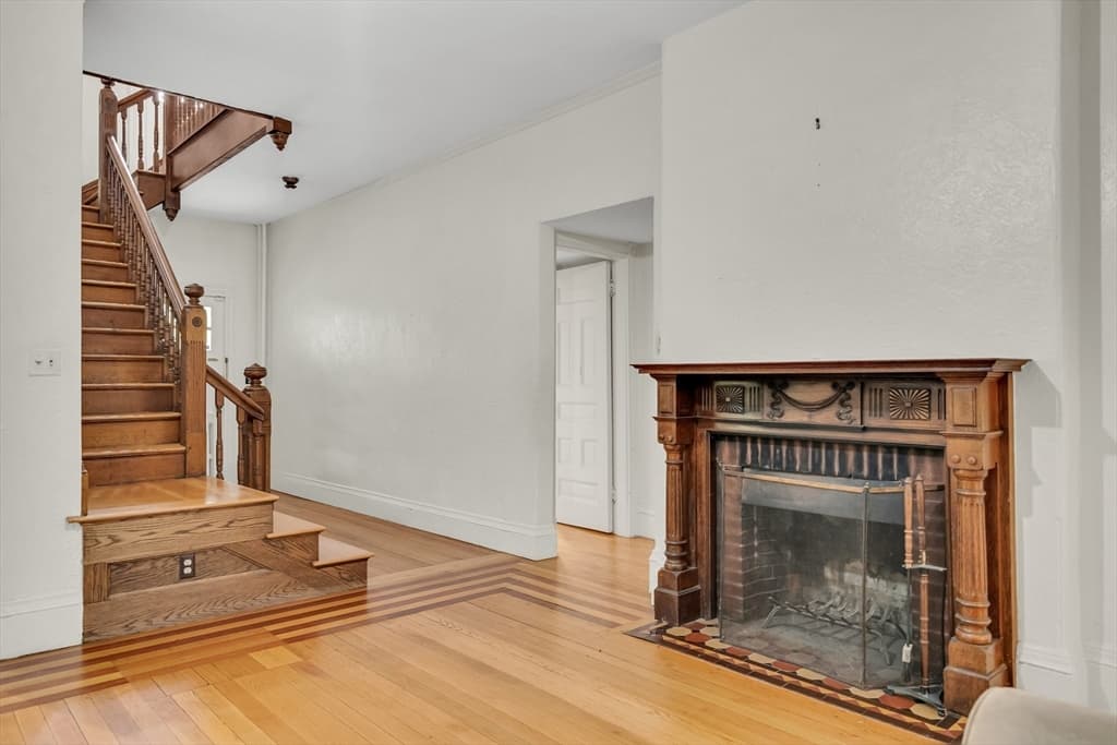 16 Harris St, Brookline MA 02446 photo 2