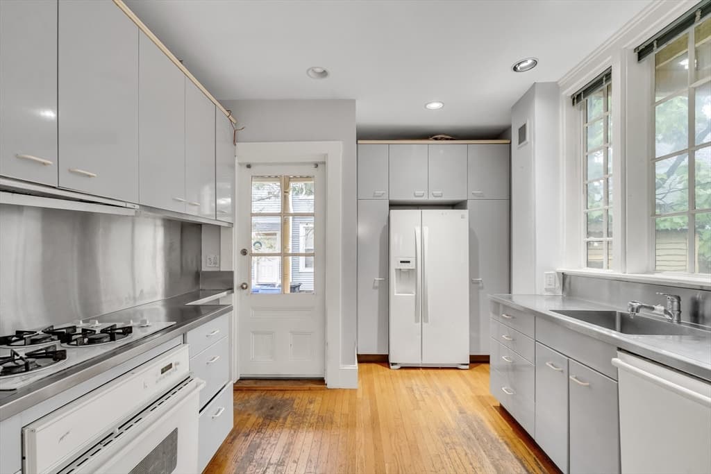 16 Harris St, Brookline MA 02446 photo 5