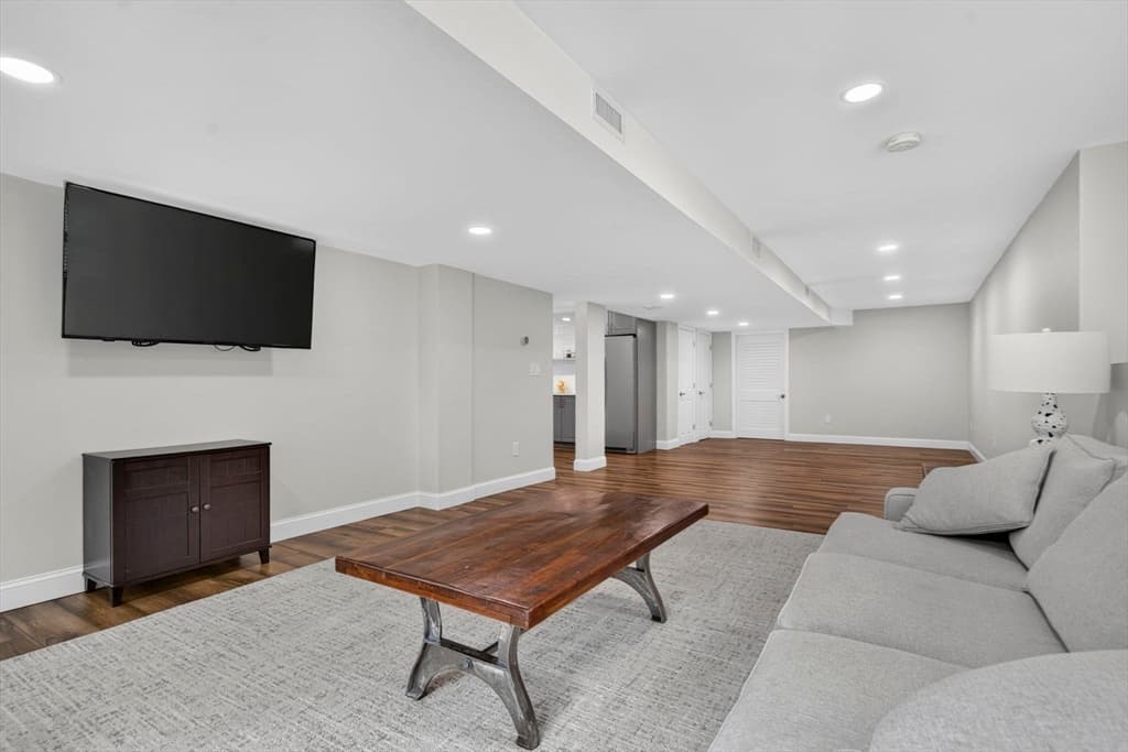 Single Family Residence at 8 Sterling Ct., Northborough MA 01532, Northborough, photo 32 of 42