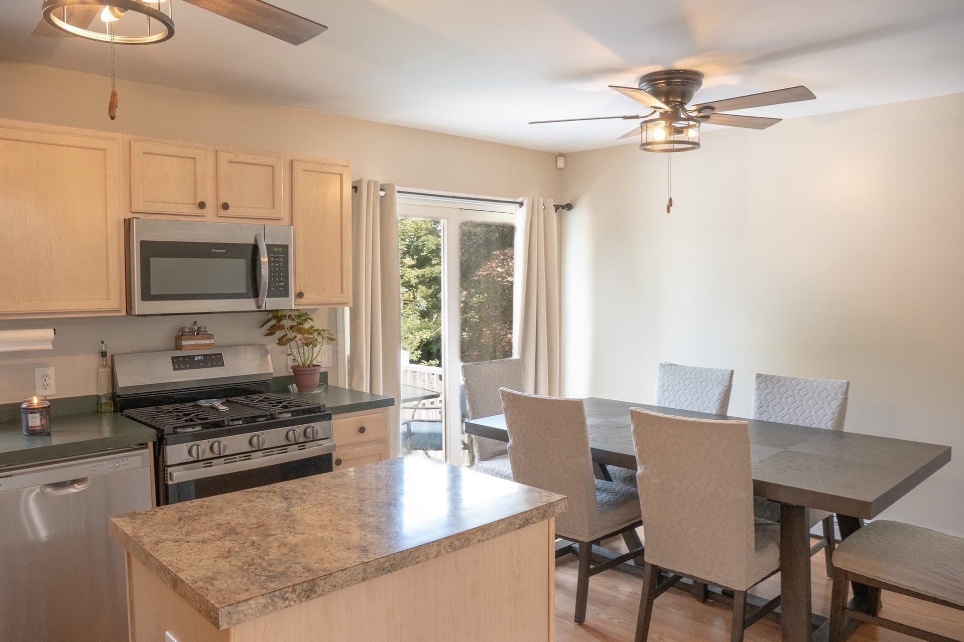 Single Family Residence at 512 Prescott St, New Bedford MA 02745, photo 9 of 28