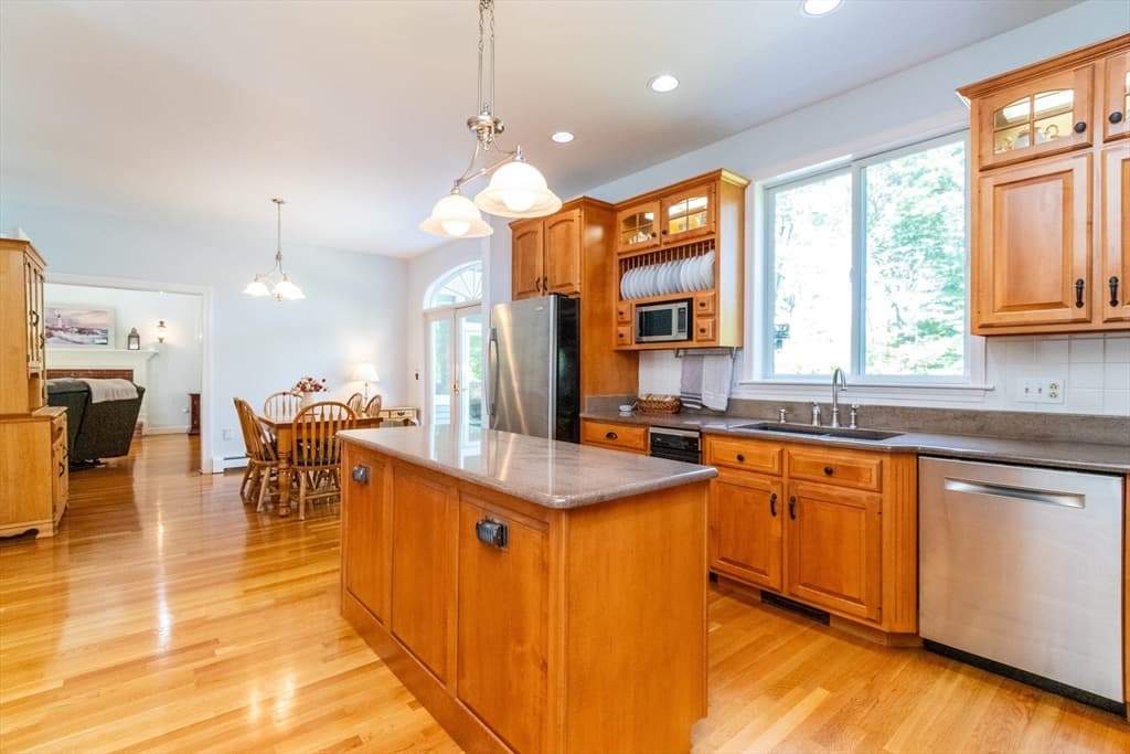 25 Windsor Dr, Foxboro MA 02035 photo 9