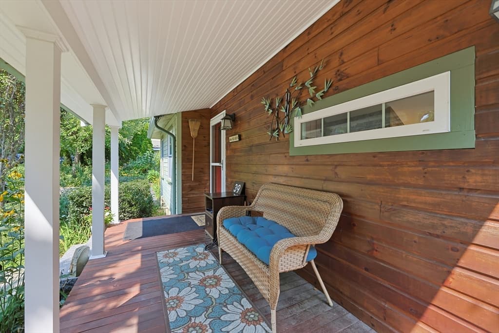 39 Norwood St, Sharon MA 02067