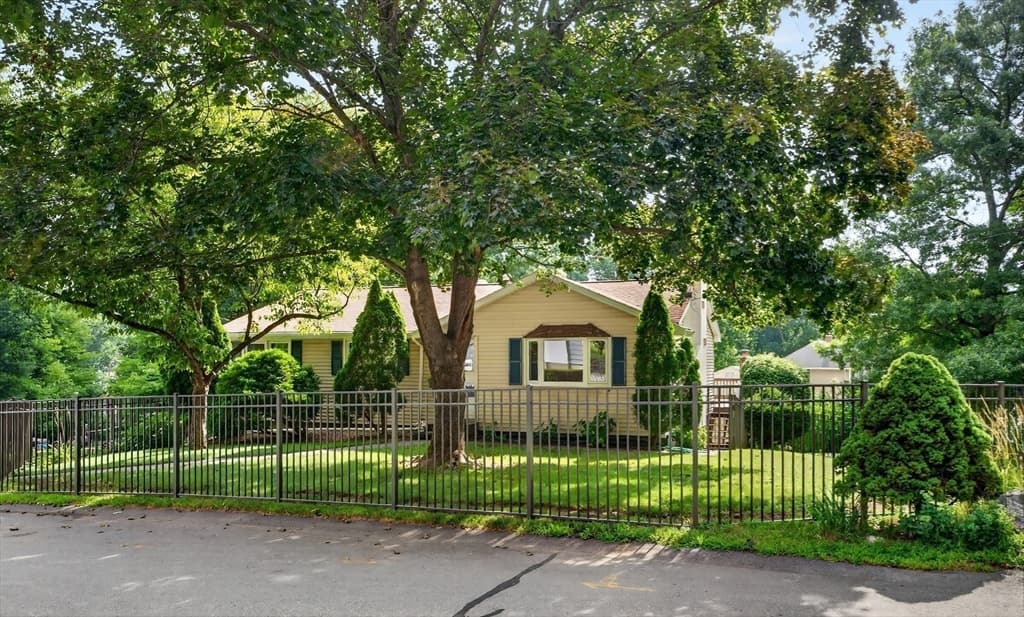 38 Paulson Drive, Burlington MA 01803 photo 2