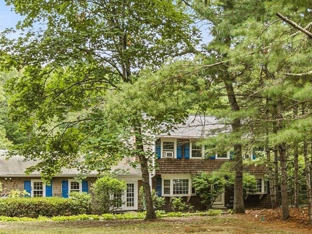 18 Constitution Dr, Plymouth MA 02360