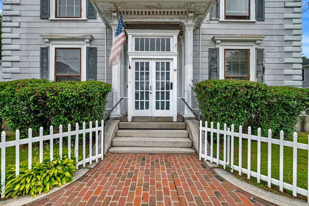 39 Washington St, Peabody MA 01960