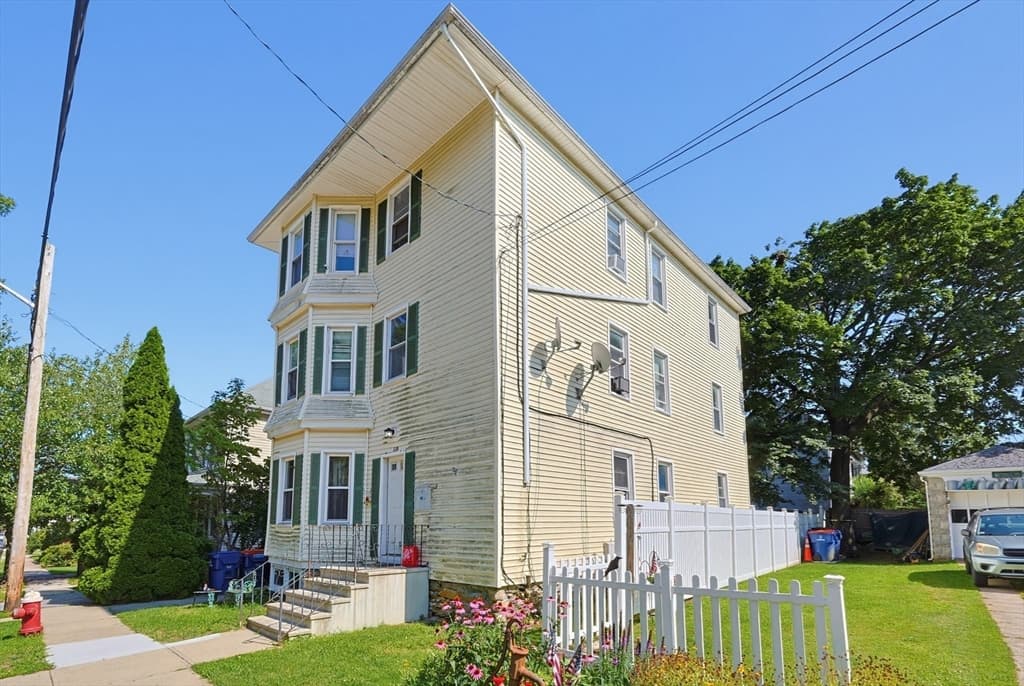 118 Irvington St, New Bedford MA 02745 photo 3