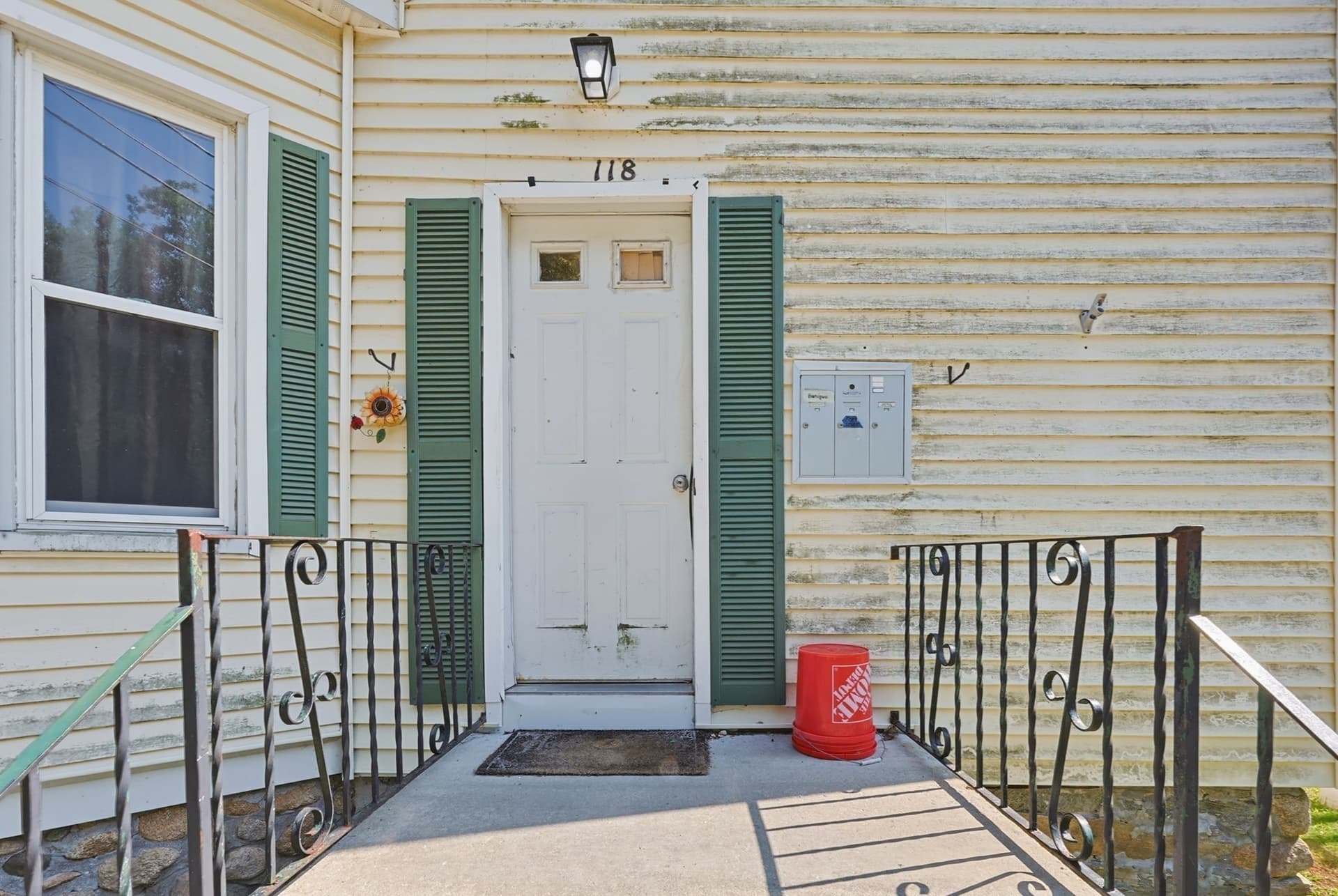 3 Family at 118 Irvington St, New Bedford MA 02745, photo 4 of 14