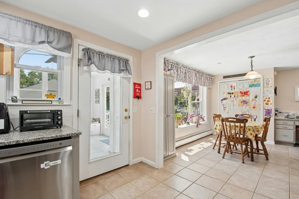 19 Lake Ave, Spencer MA 01562 photo 8