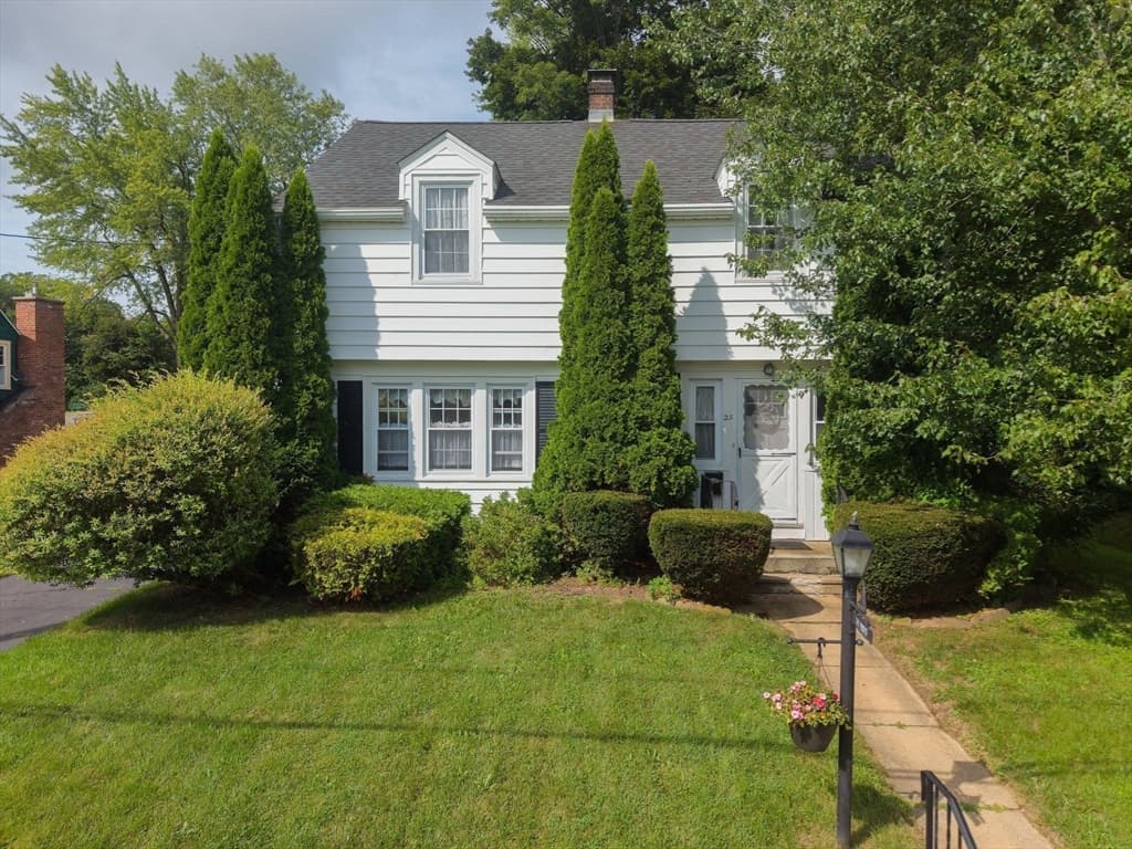 25 Westwood Pkwy, Southbridge MA 01550 photo 2