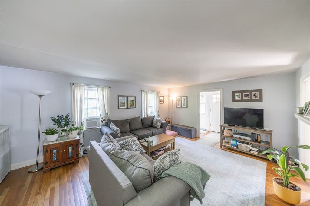 25 Westwood Pkwy, Southbridge MA 01550 photo 4