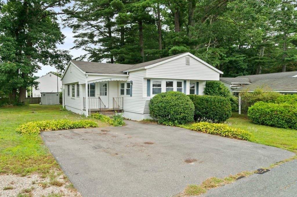 31 Beechwood Road, Halifax MA 02338