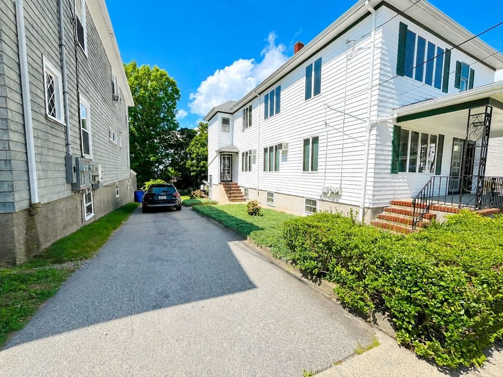 559-561 S Almond St, Fall River MA 02724 photo 3