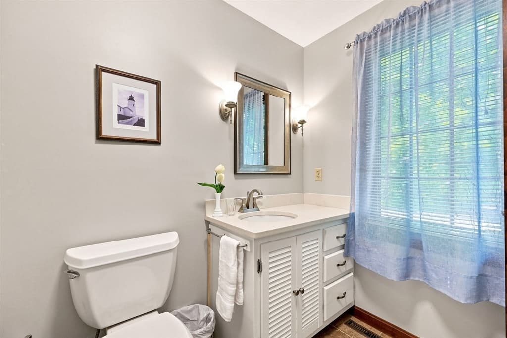 310 Briarwood Avenue, Southbridge MA 01550 photo 23