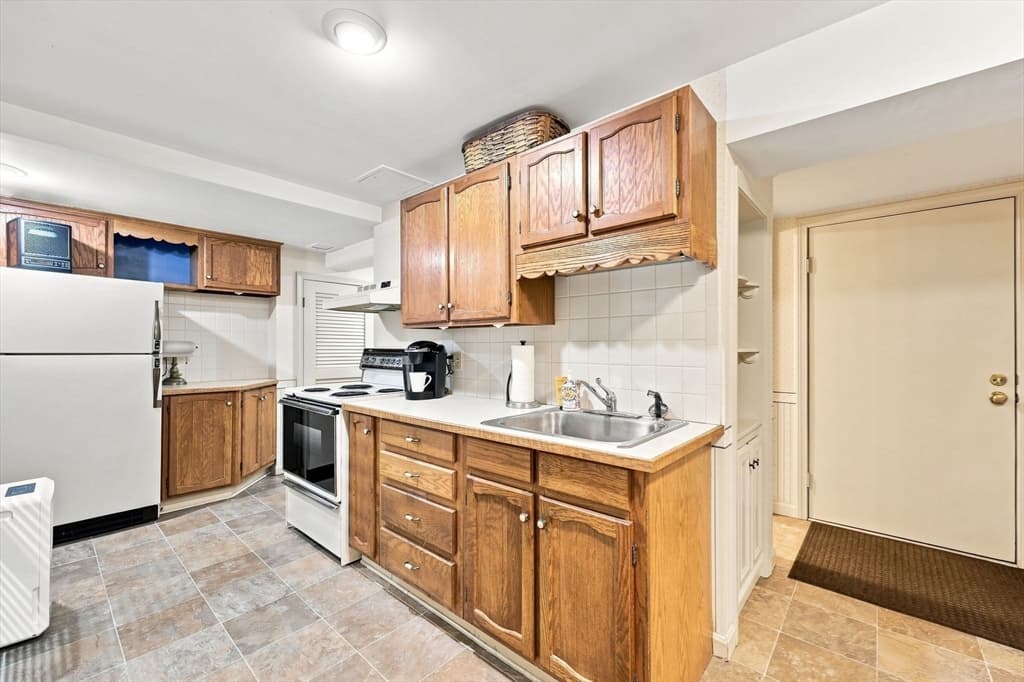310 Briarwood Avenue, Southbridge MA 01550 photo 33