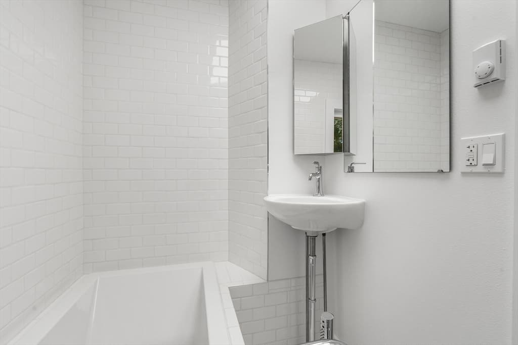 128 W Spruce St, Milford MA 01757 photo 14