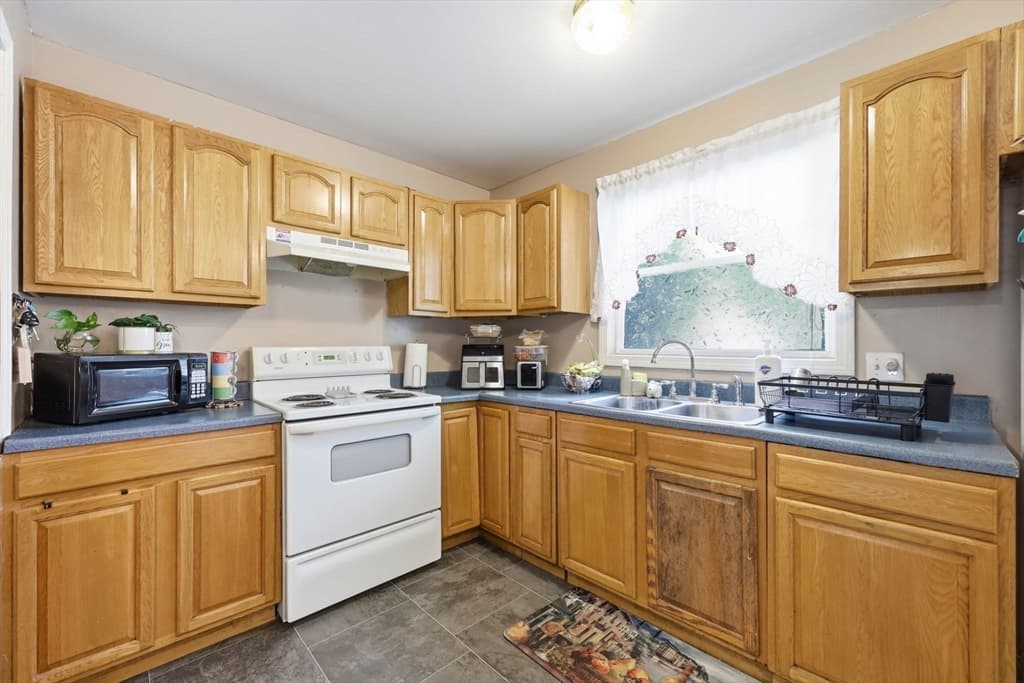 104-106 Quincy St, Springfield MA 01109 photo 24