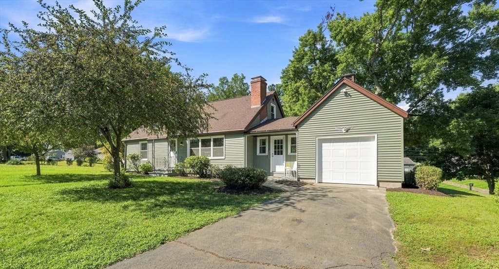 331 Valley View Dr, Westfield MA 01085
