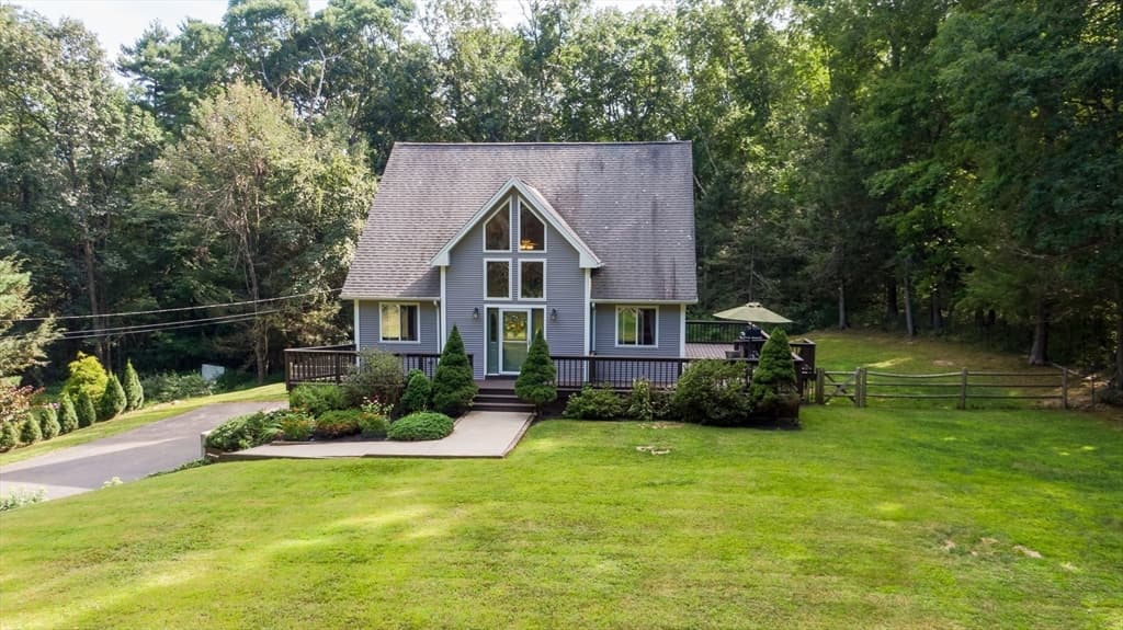 64 Leno Rd, Holland MA 01521