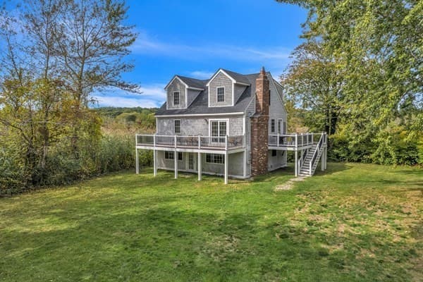 35 Holbrook Ave, Wellfleet MA 02667