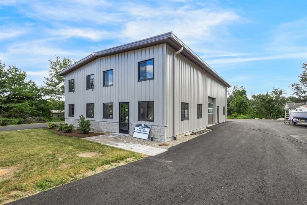 4 David Rd, Norfolk MA 02056