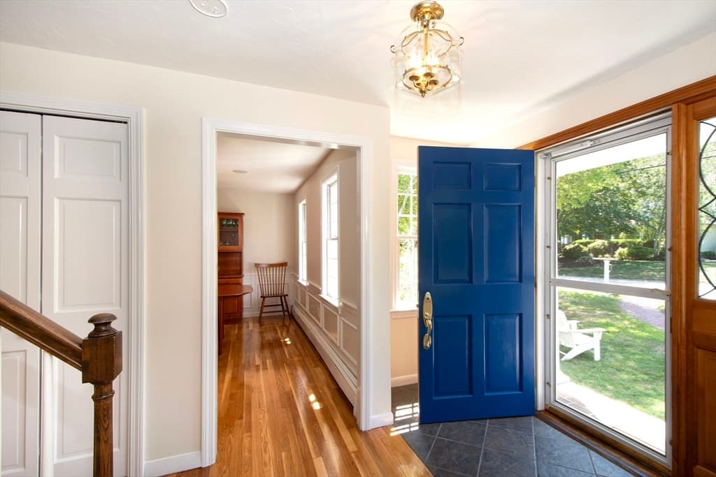39 Ledgewood Dr, Cohasset MA 02025 photo 4