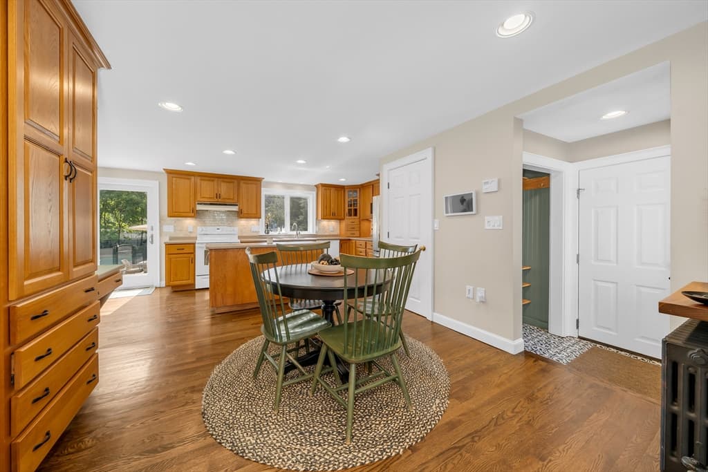 18 Miland Ave, Chelmsford MA 01824 photo 3