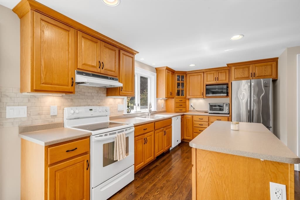 18 Miland Ave, Chelmsford MA 01824 photo 5