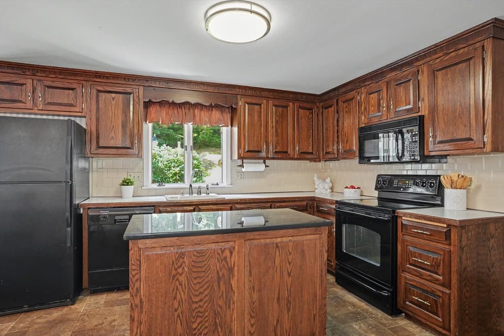 21 Village Green, Norfolk MA 02056 photo 8