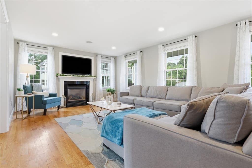 35 Oheir Way, Lowell MA 01852 photo 6