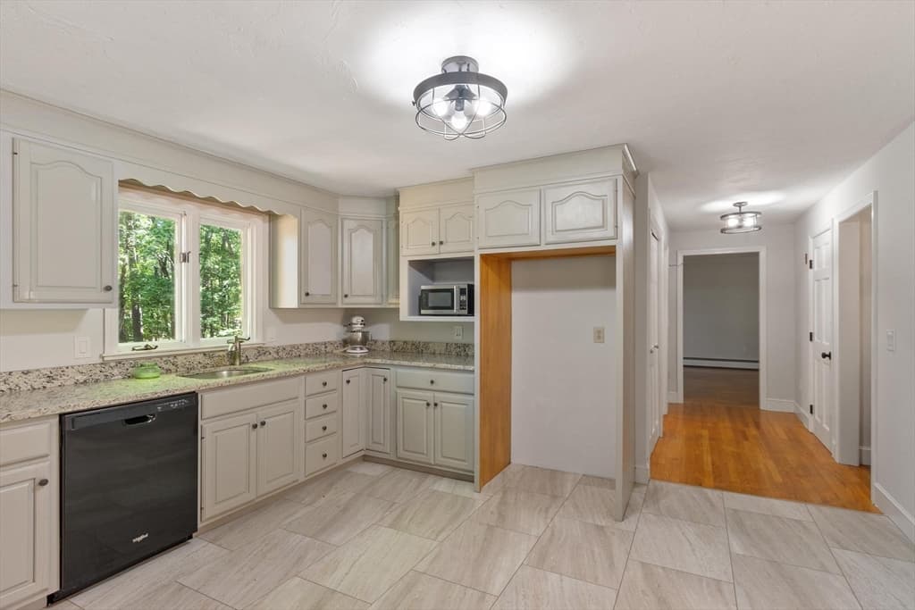 75 Elmwood Rd, Lunenburg MA 01462 photo 13