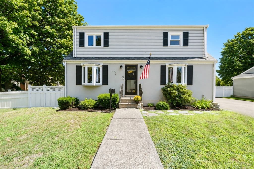 2 Sonrel St, Woburn MA 01801