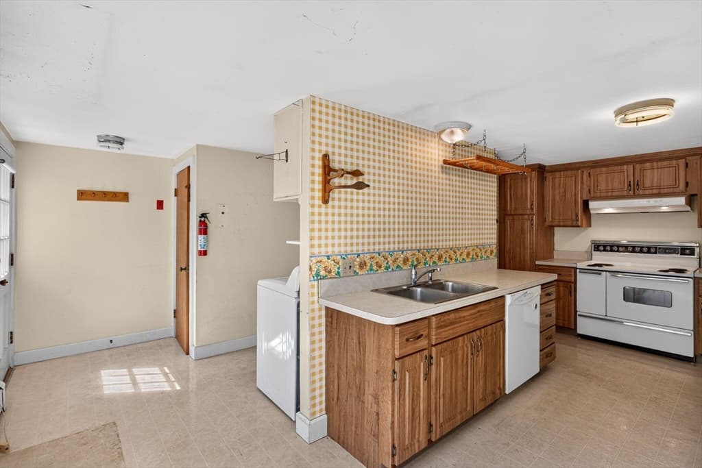 21 Old Colony Rd, Harwich MA 02645 photo 12