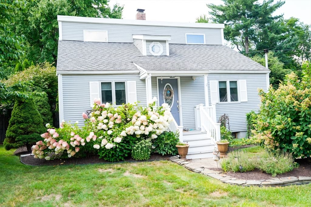 87 Berkshire Dr, Westfield MA 01085