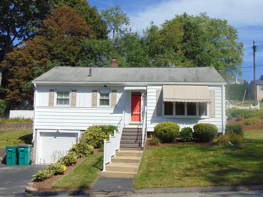 225 Reingold Ave, Fitchburg MA 01420