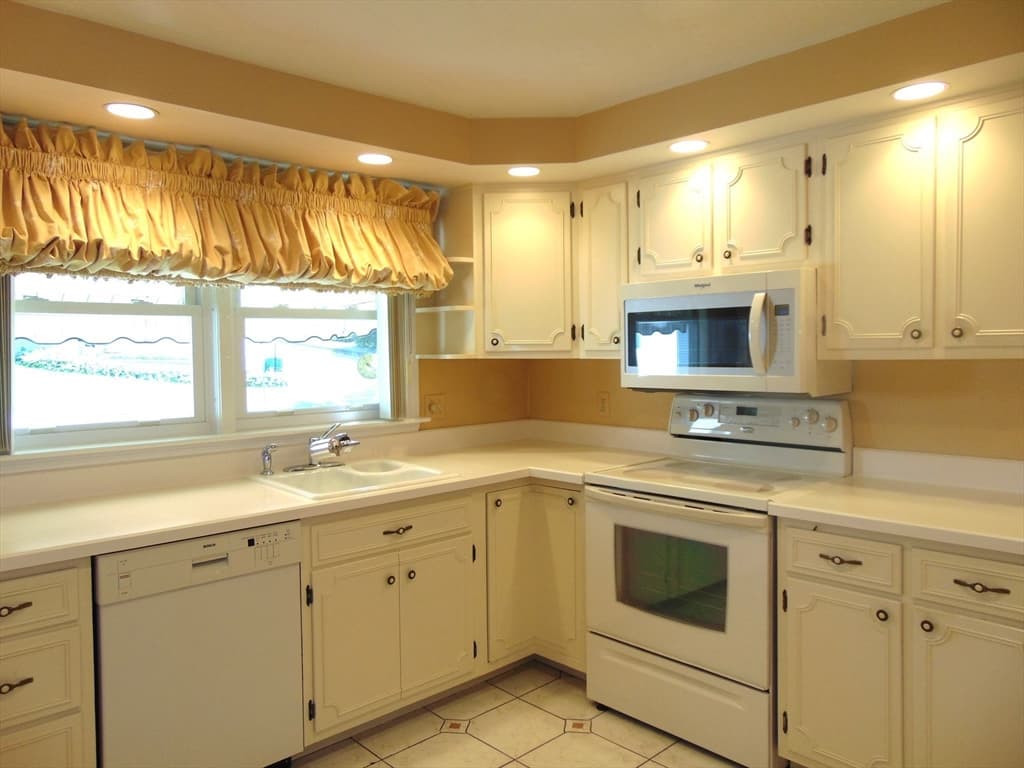 225 Reingold Ave, Fitchburg MA 01420 photo 5