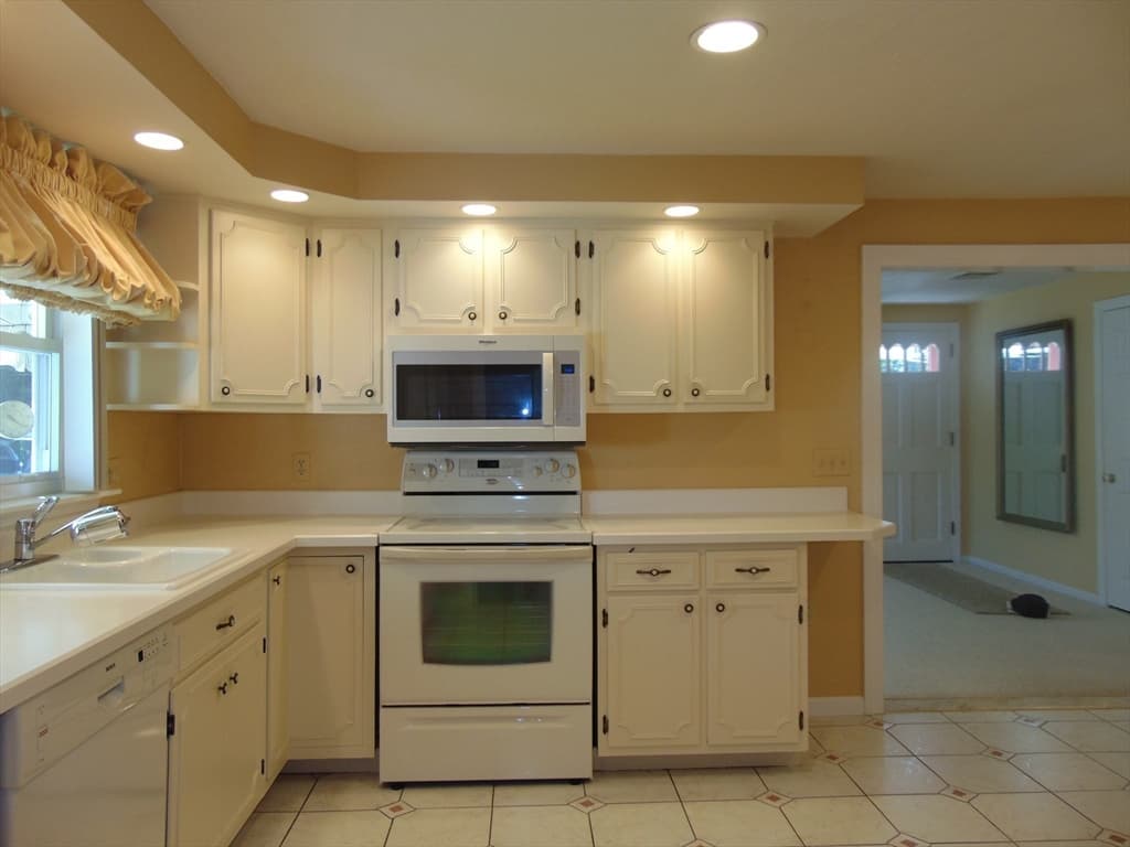 225 Reingold Ave, Fitchburg MA 01420 photo 4
