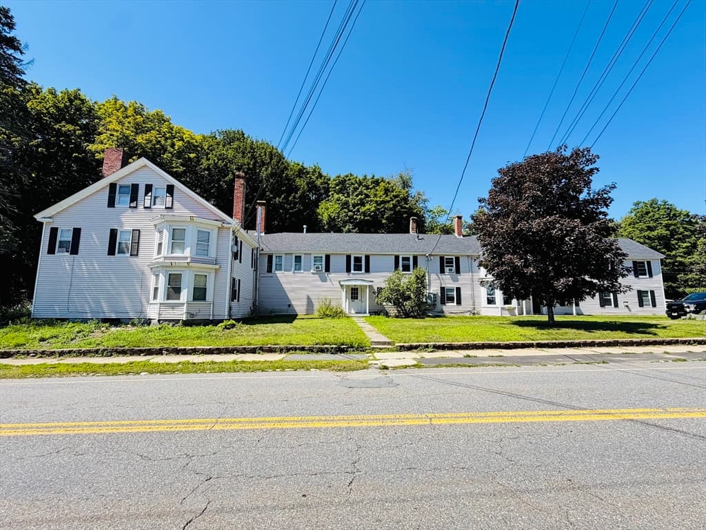 181 Pond St, Leominster MA 01453