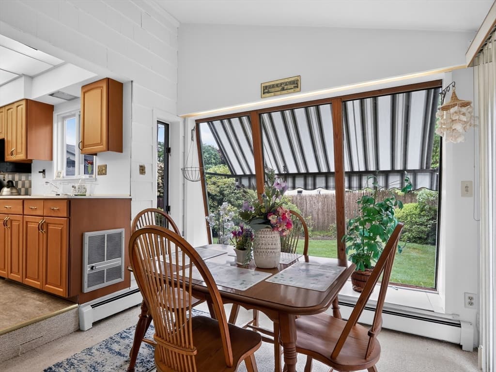 24 Lindbergh Ave, Holyoke MA 01040 photo 11