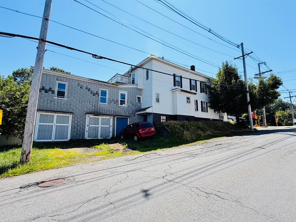 719 Main St, Clinton MA 01510 photo 3