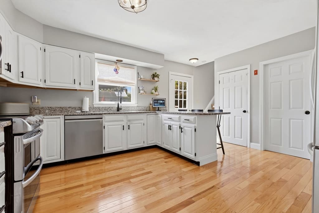 22 Myrtle St, Beverly MA 01915 photo 4