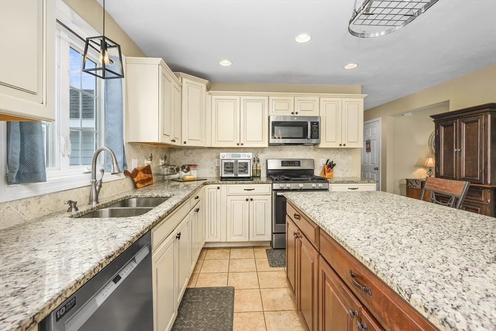 138 Sprague St, Fall River MA 02724 photo 11