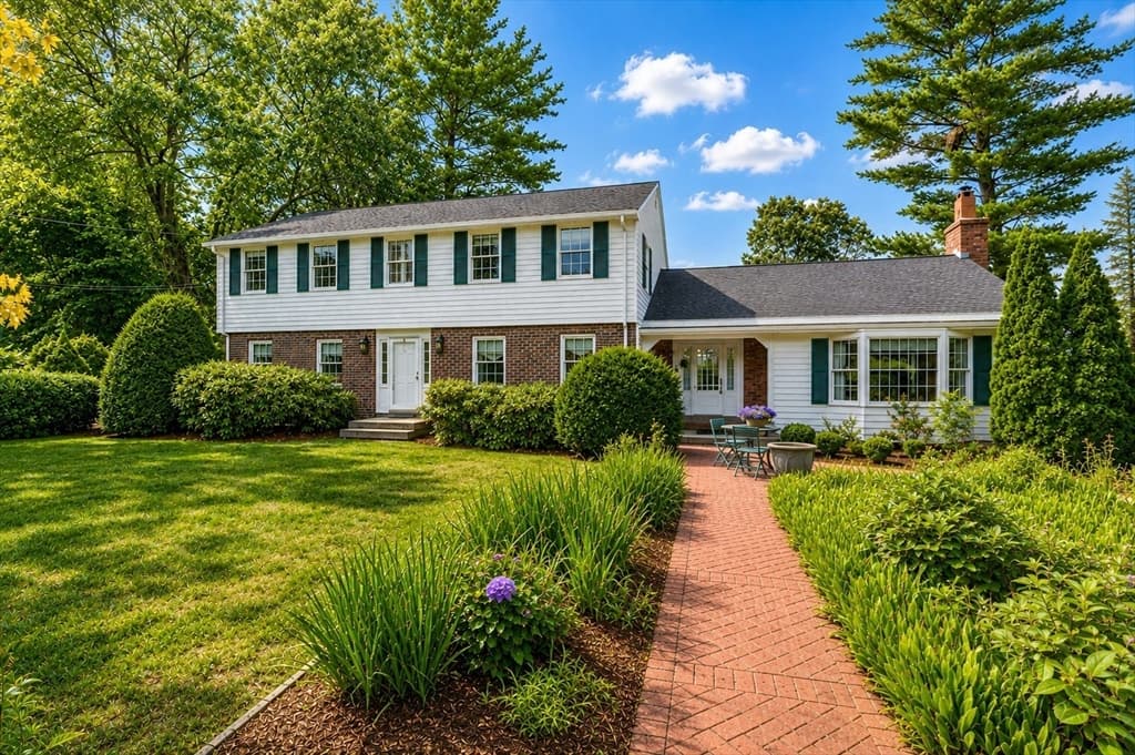 27 Church Ln, Burlington MA 01803 photo 2