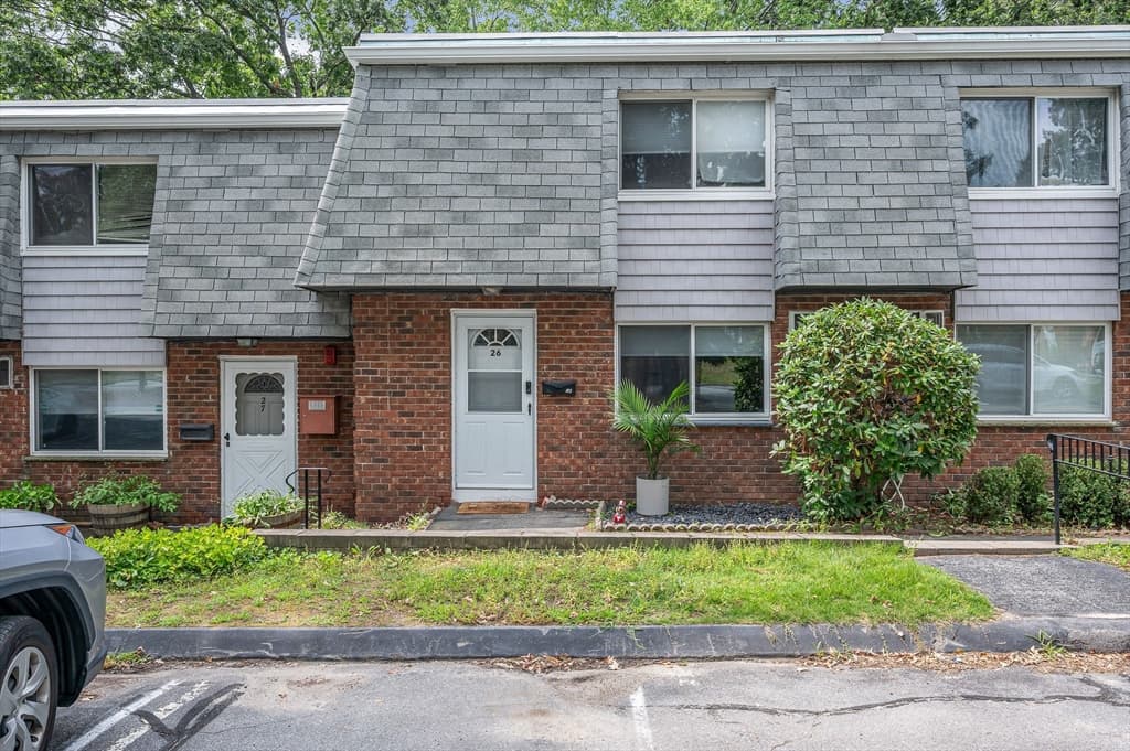 141 Thissell Ave # 26, Dracut MA 01826