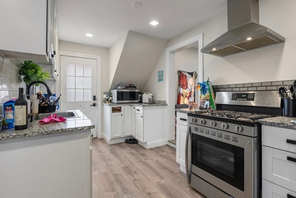 112 Hampshire St, Lowell MA 01850 photo 23