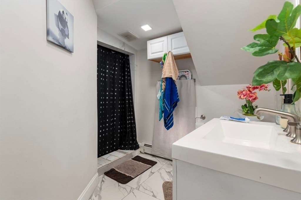 112 Hampshire St, Lowell MA 01850 photo 27
