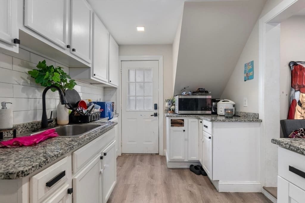 112 Hampshire St, Lowell MA 01850 photo 24