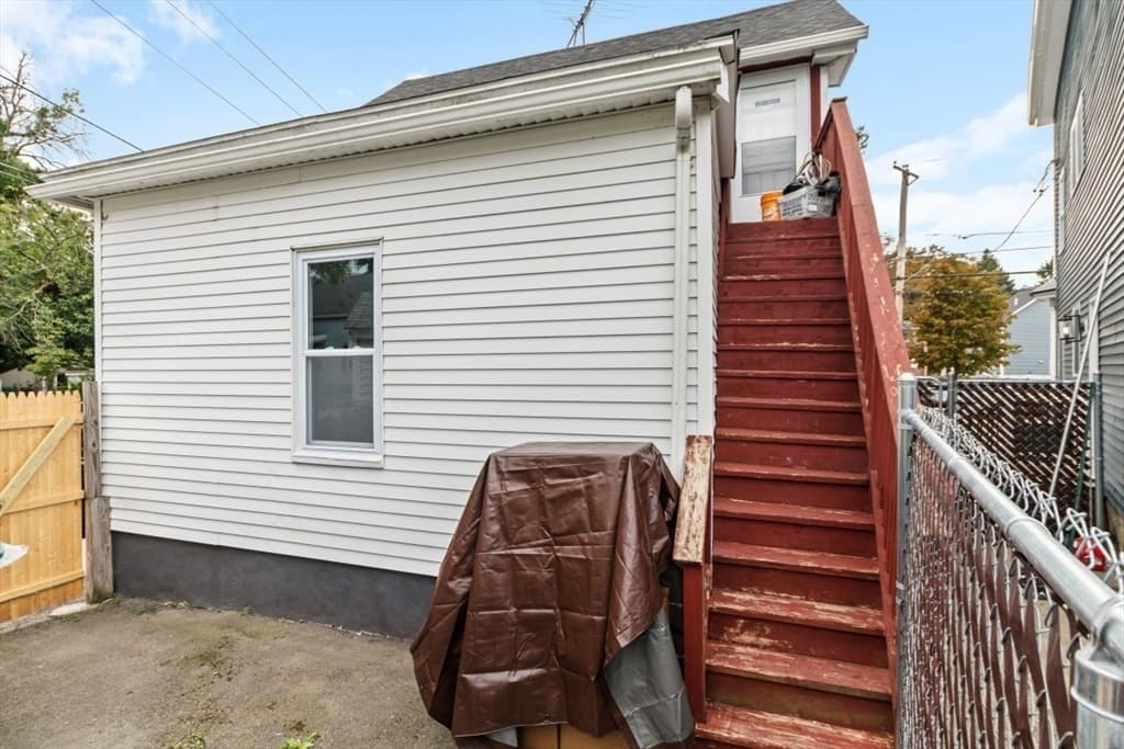 112 Hampshire St, Lowell MA 01850 photo 30