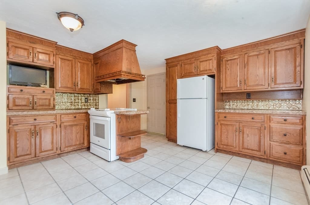 334 High Street, Hanson MA 02341 photo 9