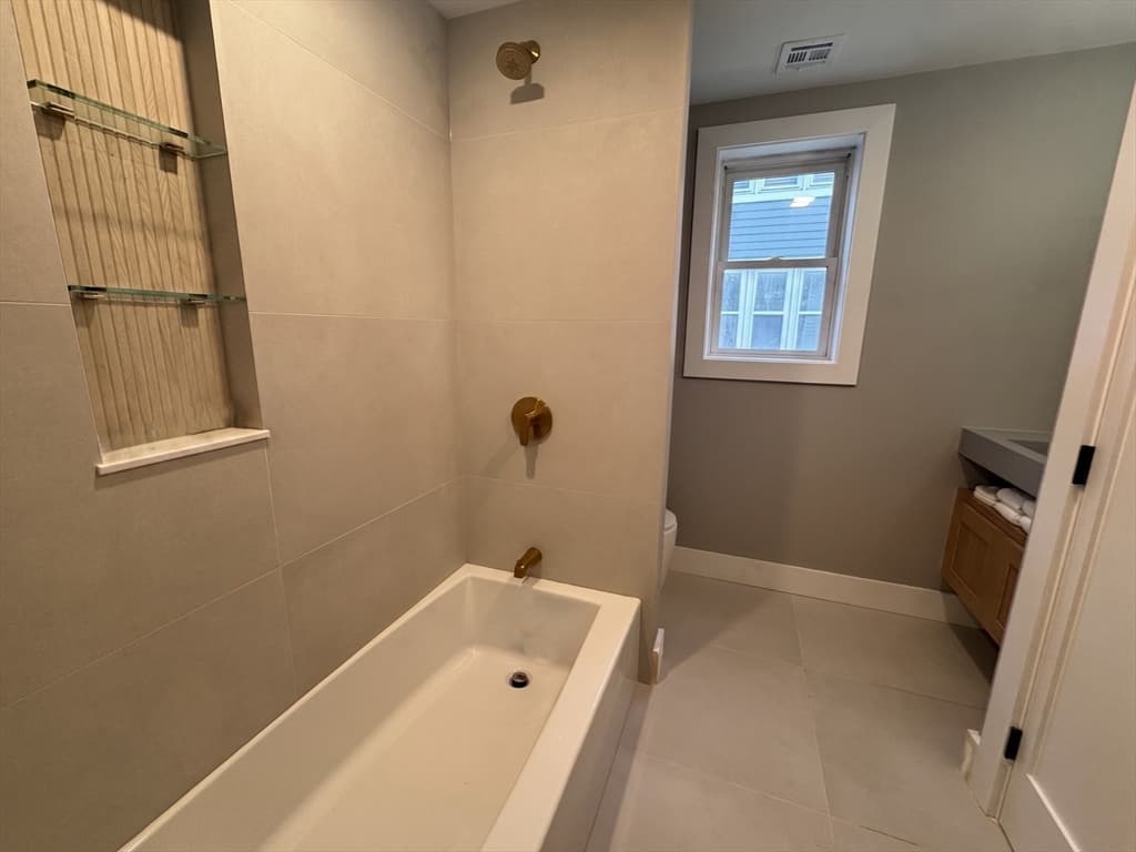 122 West Seventh St, Boston MA 02127 photo 9